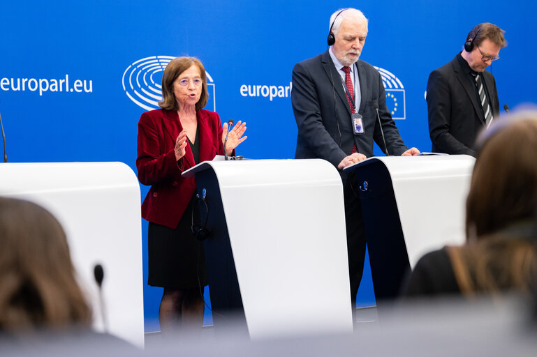 Fotografija 6: Press conference on the Outcome of the MFF revision vote.
