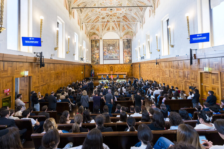 Foto 10: Official visit by Roberta METSOLA, EP President to Italy - Q&A Session with Students Europe: Open questions for a Common future, at the Università Cattolica of Milan