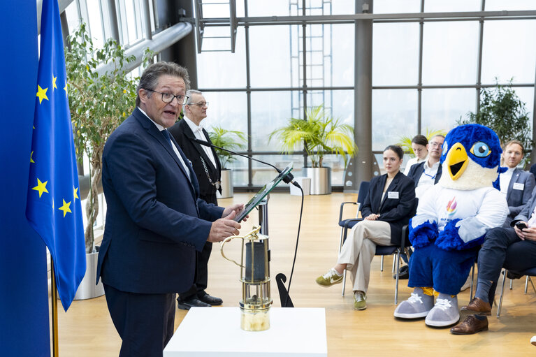 Снимка 12: Handing over of the flame of the FISU World University Games