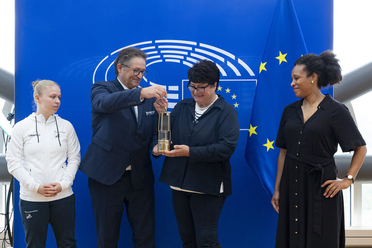Снимка 4: Handing over of the flame of the FISU World University Games